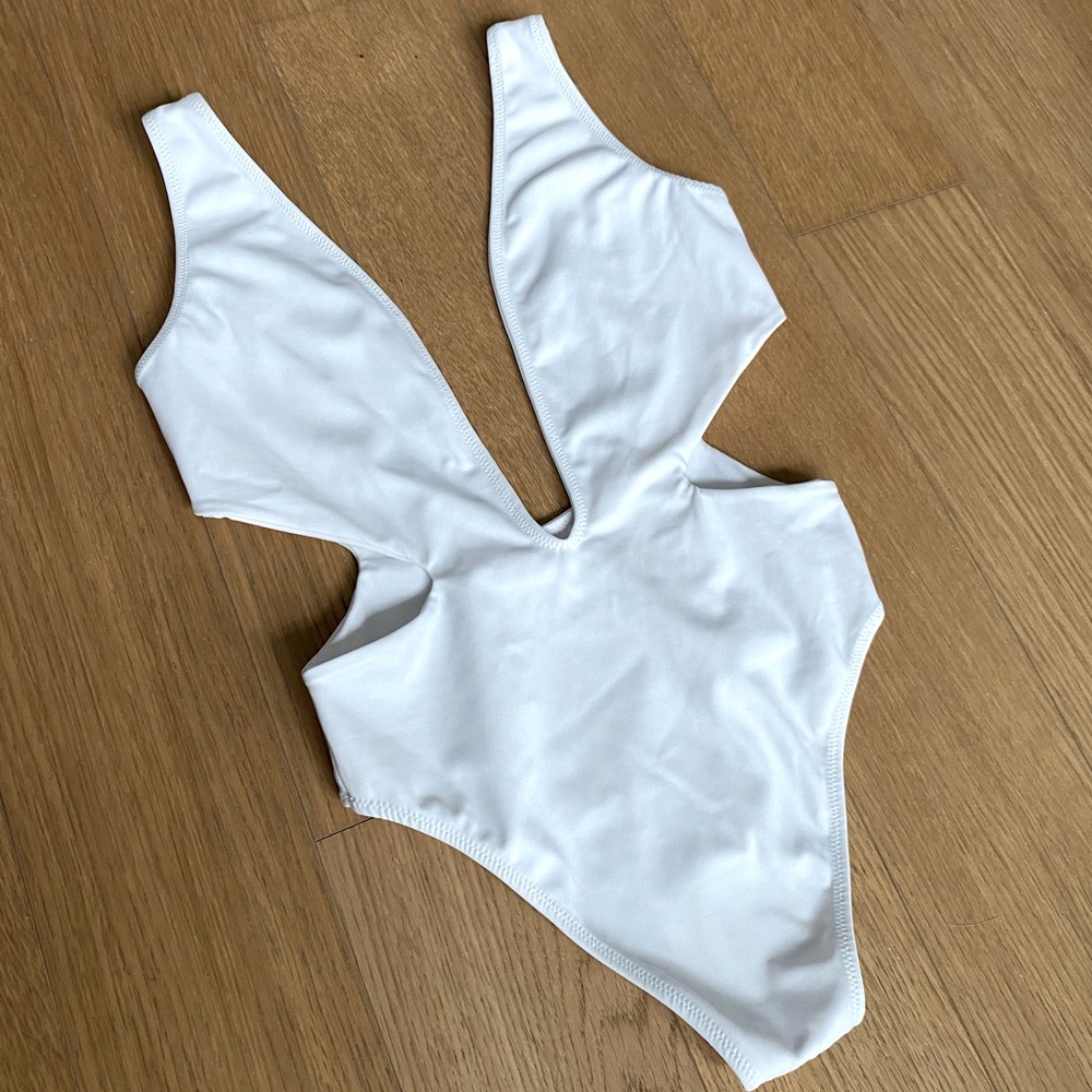 Lauren Layne | Snow White Nova One Piece Swimsuit | Size M | Bride/Bachelorette